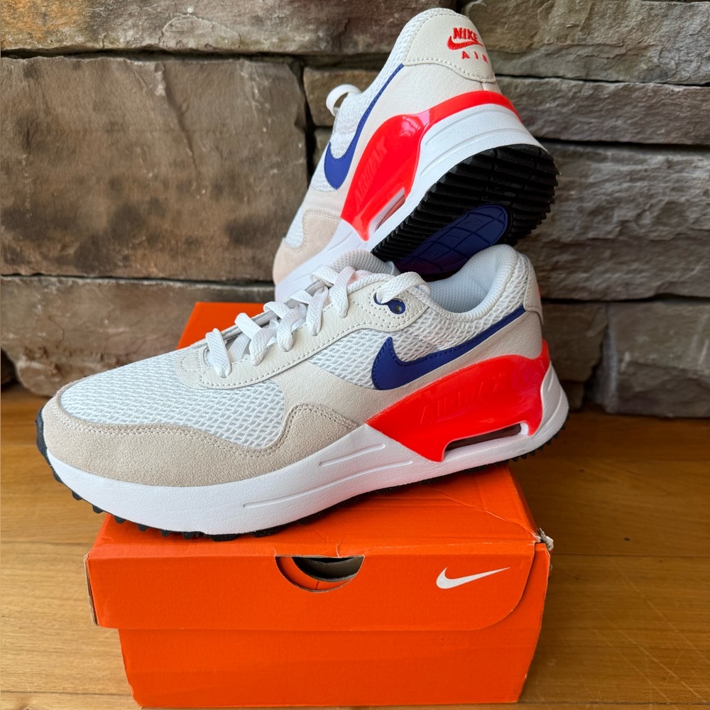 NIB/New Women’s Nike Air Max Shoes size 9